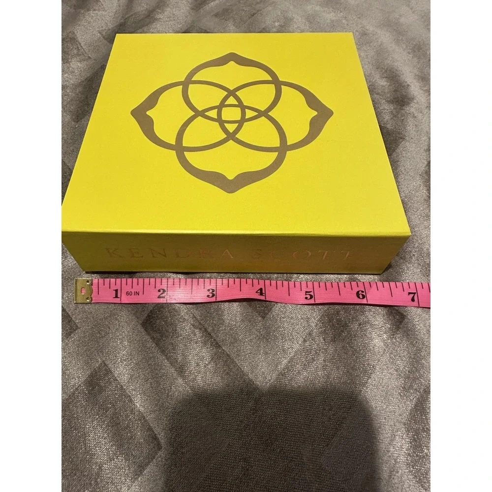 Kendra Scott‎ Yellow Jewelry Gift Box Foam Insert Magnetic Closure Storage Logo